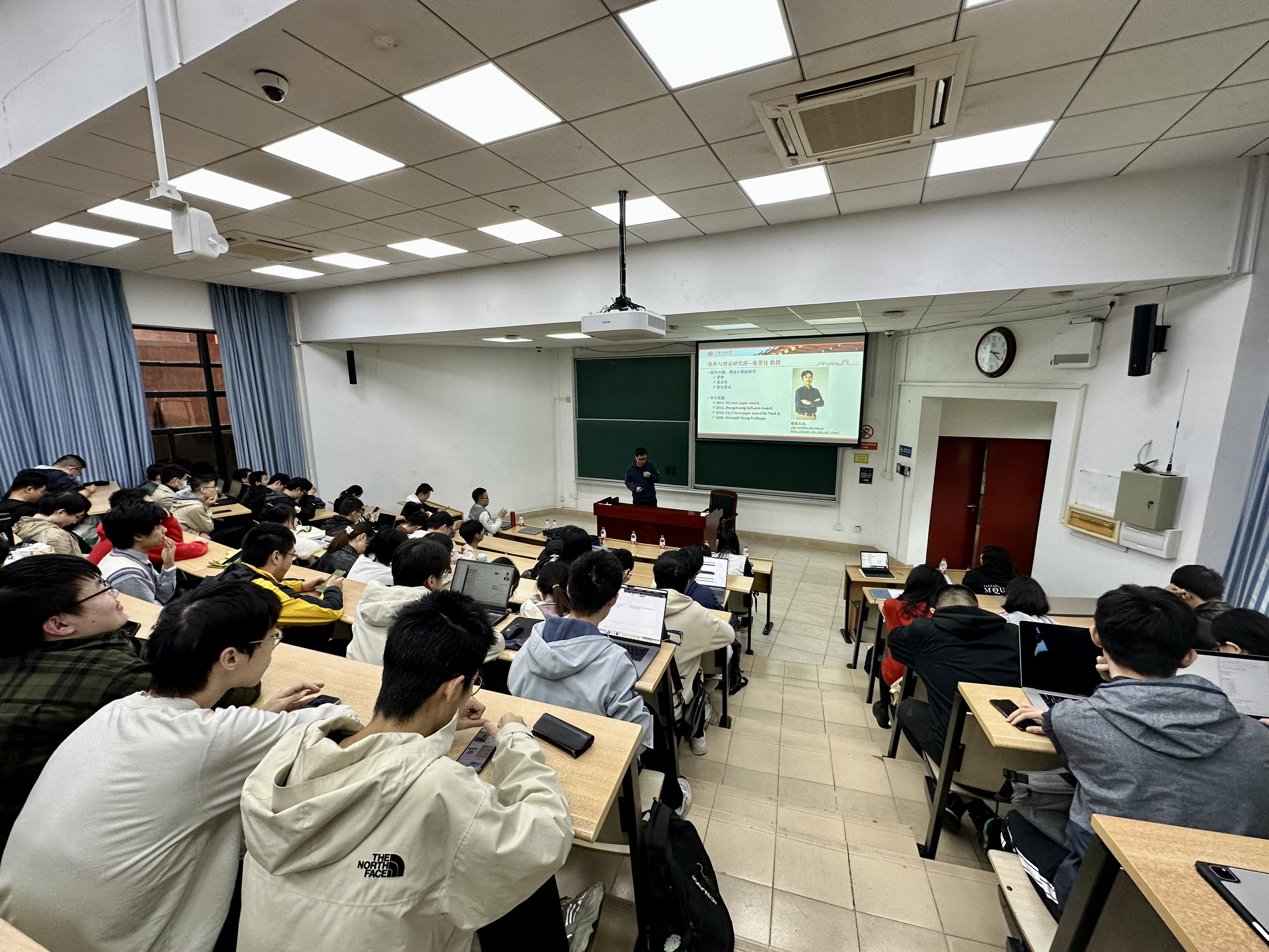 毕设宣讲会配图1.jpg 毕设宣讲会配图1.jpg