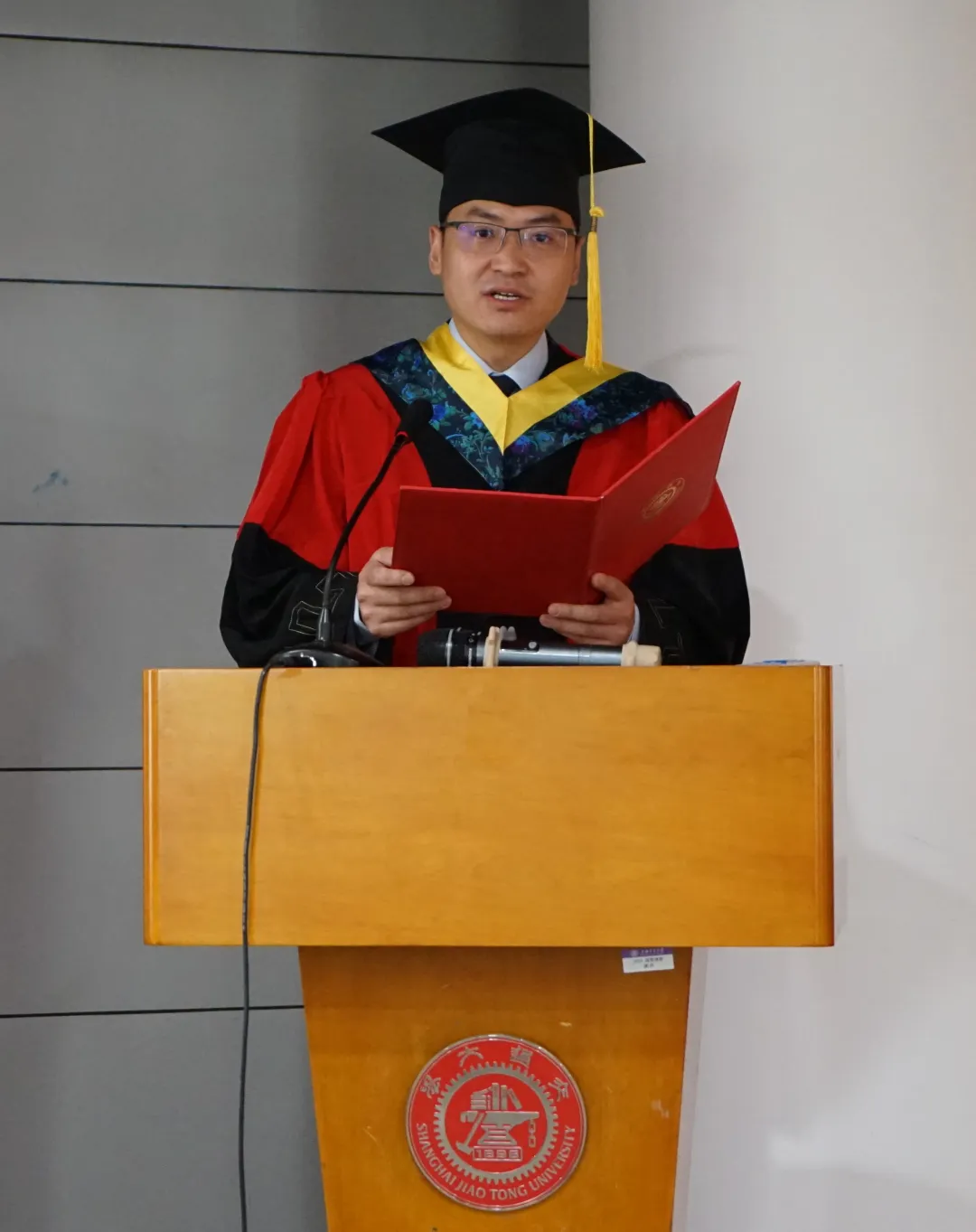 图片5张增辉宣读表彰名单.jpg 图片5张增辉宣读表彰名单.jpg