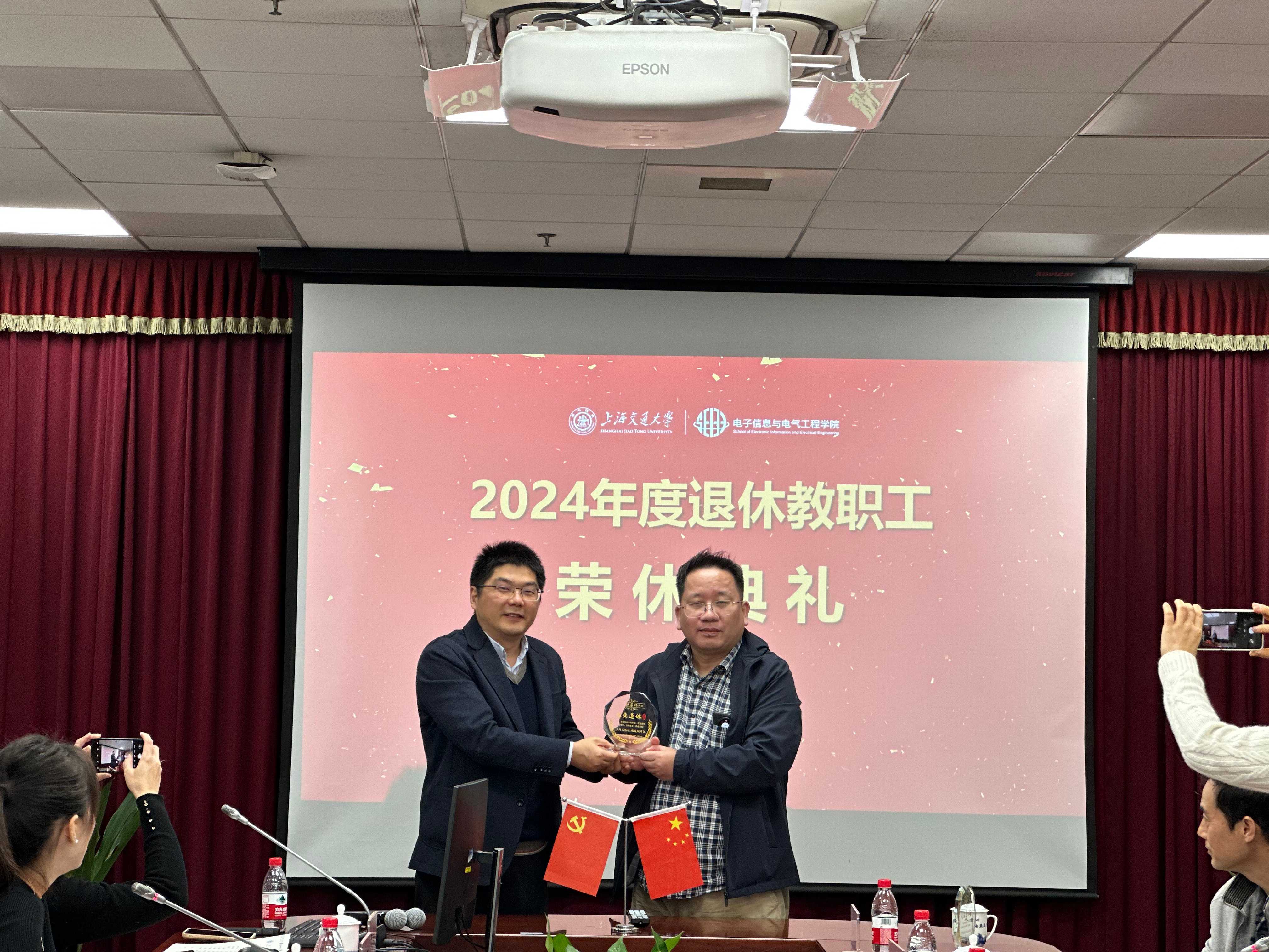 颁奖合影2.jpg 颁奖合影2.jpg