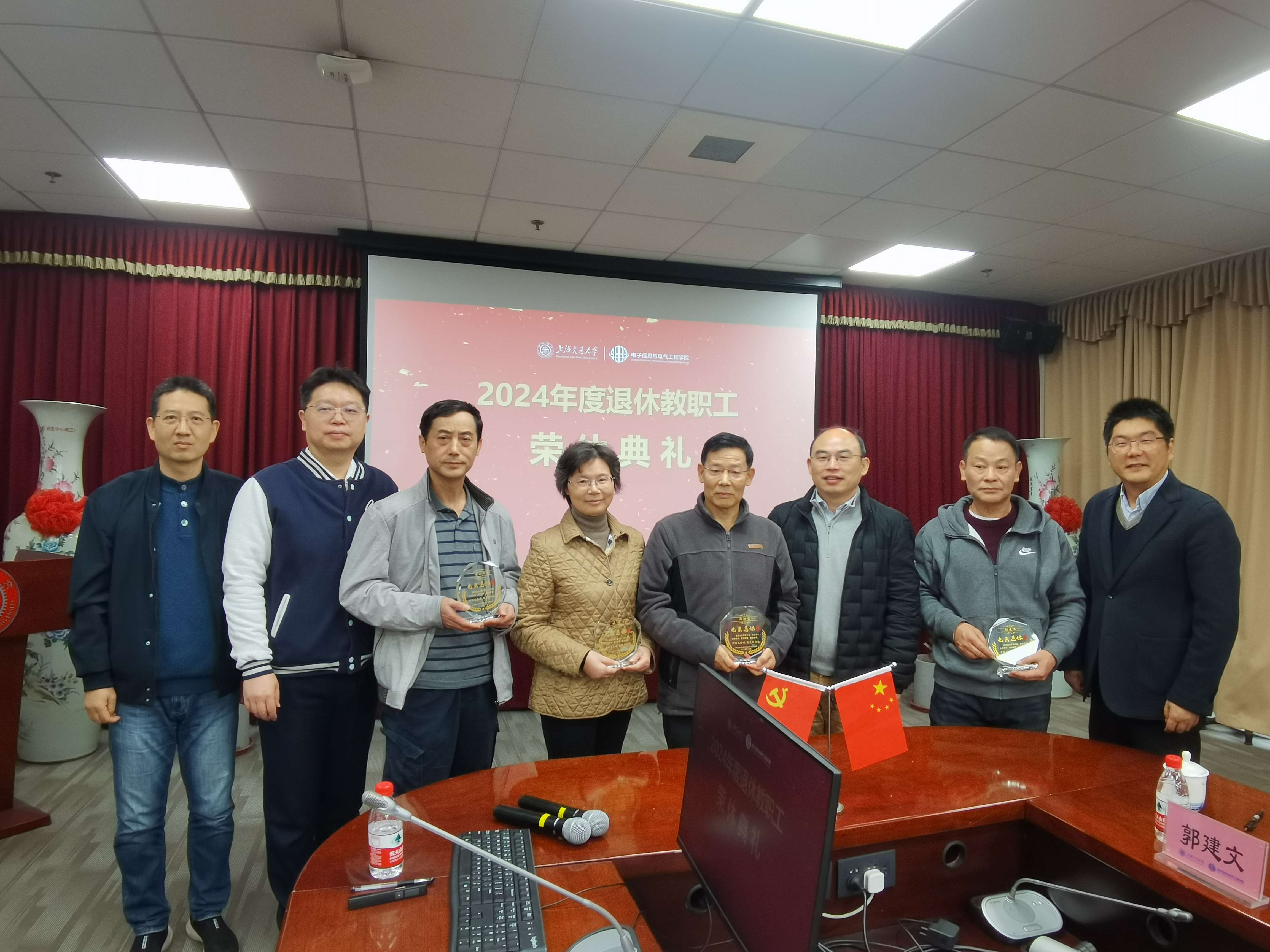 颁奖合影1.jpg 颁奖合影1.jpg